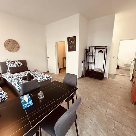 Zur Schoenen Aussicht I 35 I I Am Feld *