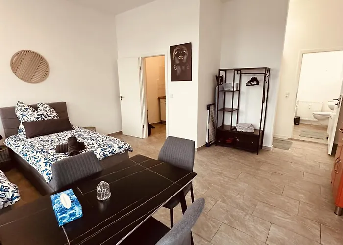 Zur Schoenen Aussicht I 35 I I Am Feld *